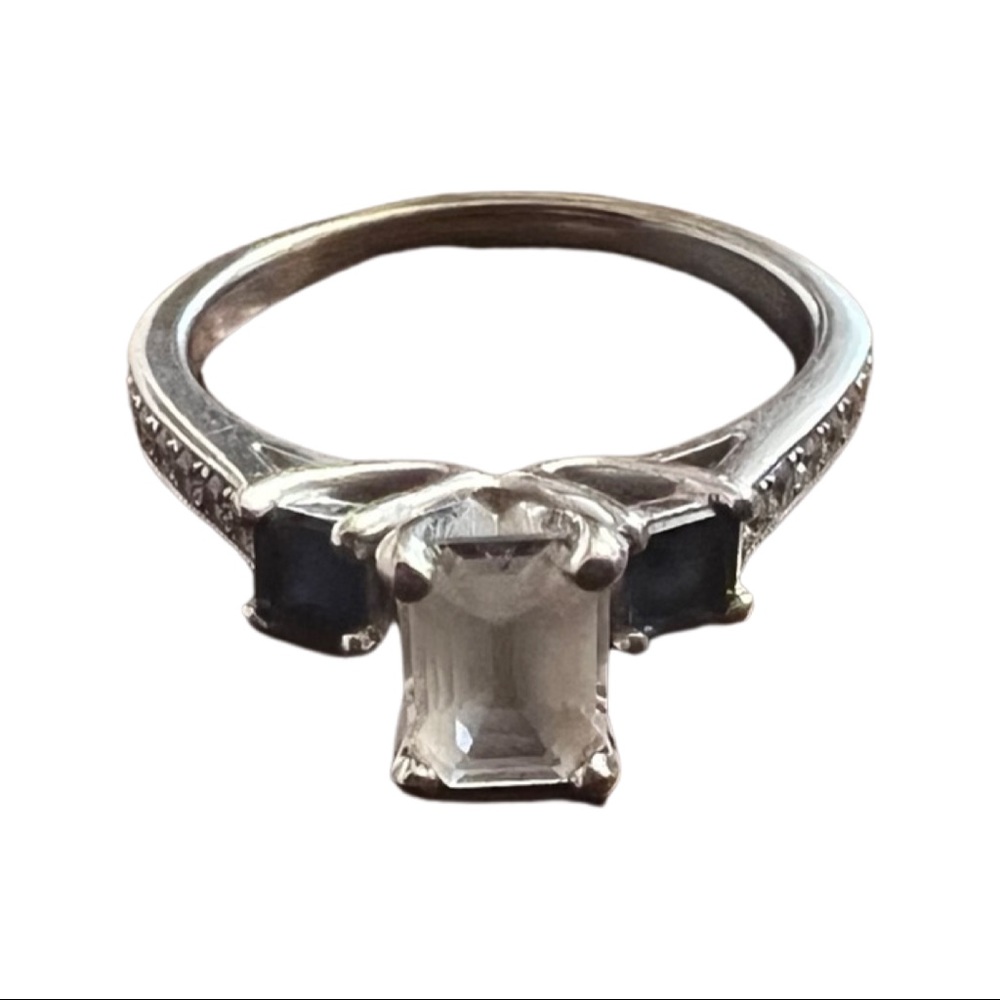 Sapphire ring set in 14K gold